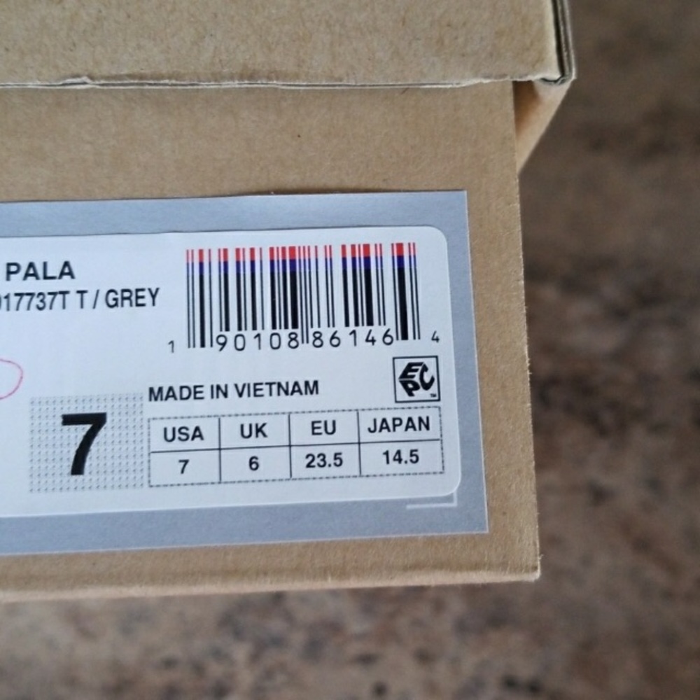 🔥NWT & NIB authentic waterproof UGG BOOTS🔥 - Picture 4 of 6